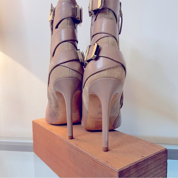 Marciano beige 3/4 booties, size 37 1/2, leather soles and uppers, gold buckles - Picture 2 of 3